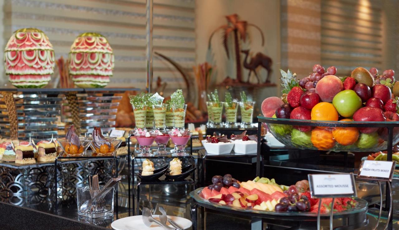 Millennium Hotel & Convention Centre Kuwait Кувейт Экстерьер фото A dessert buffet