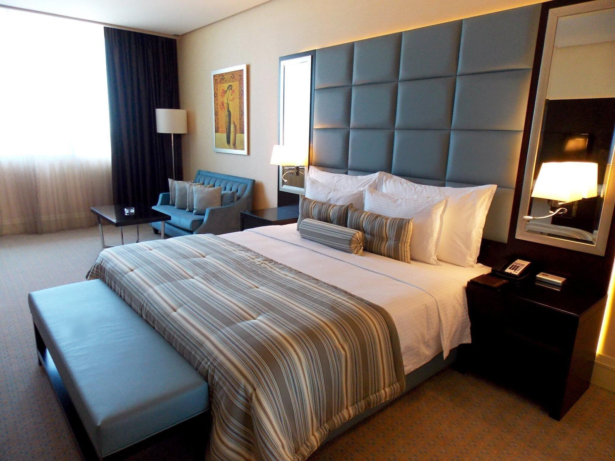 Millennium Hotel & Convention Centre Kuwait Кувейт Экстерьер фото A bedroom at the hotel