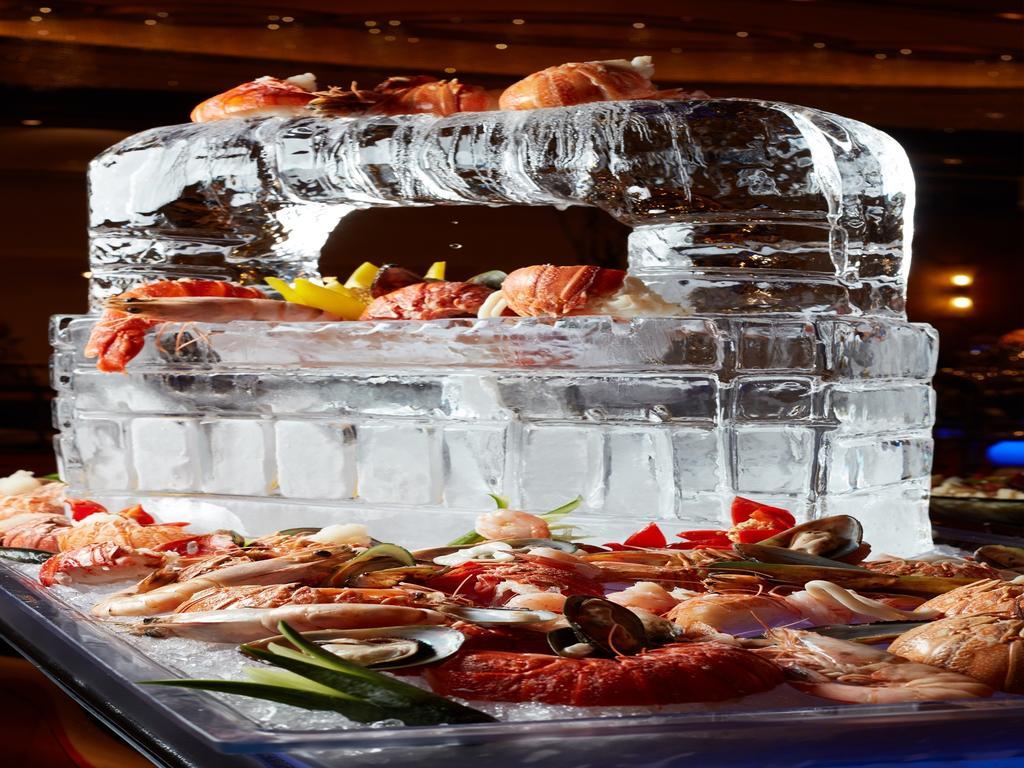 Millennium Hotel & Convention Centre Kuwait Кувейт Экстерьер фото Seafood on ice