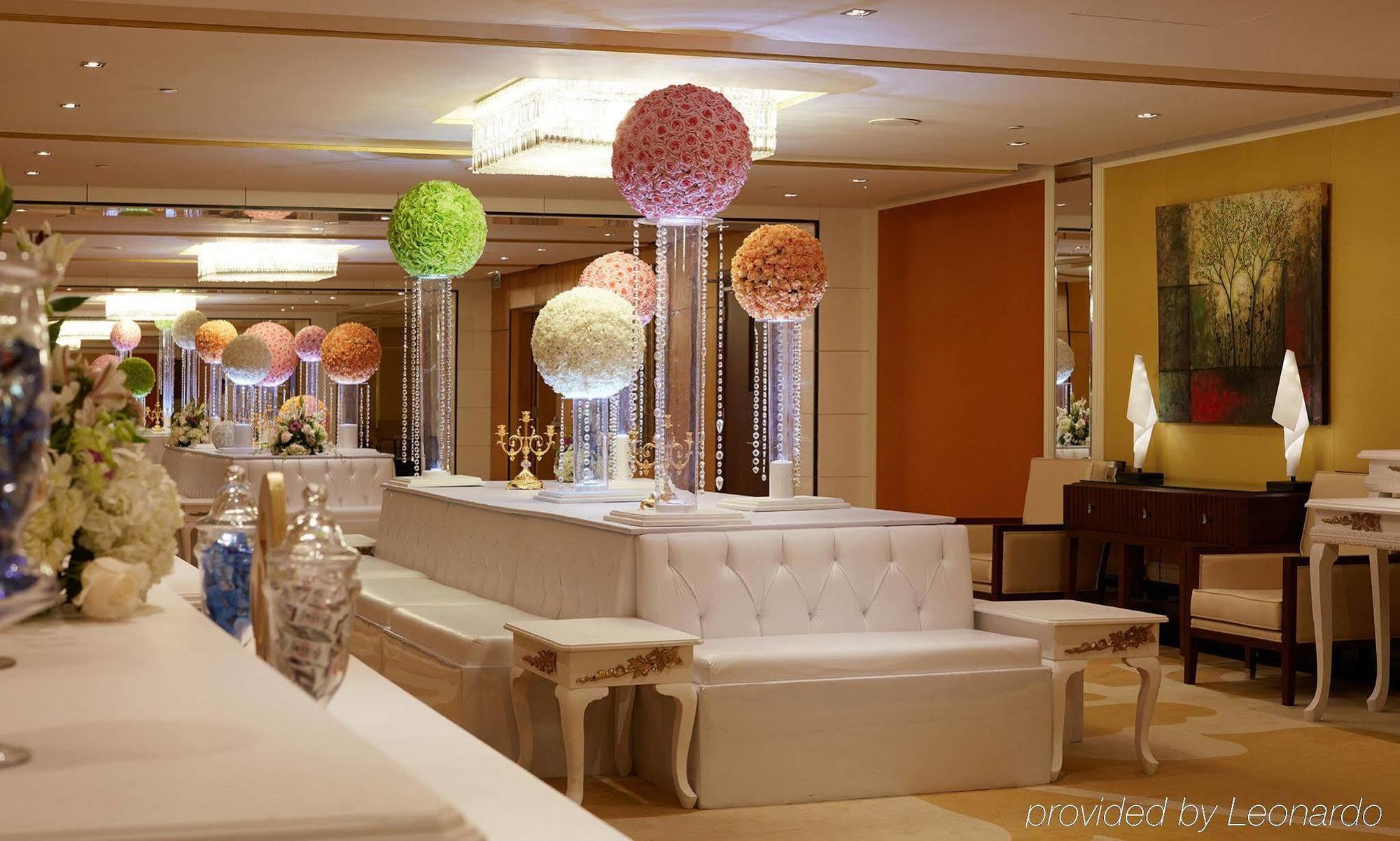 Millennium Hotel & Convention Centre Kuwait Кувейт Экстерьер фото The lobby of the hotel