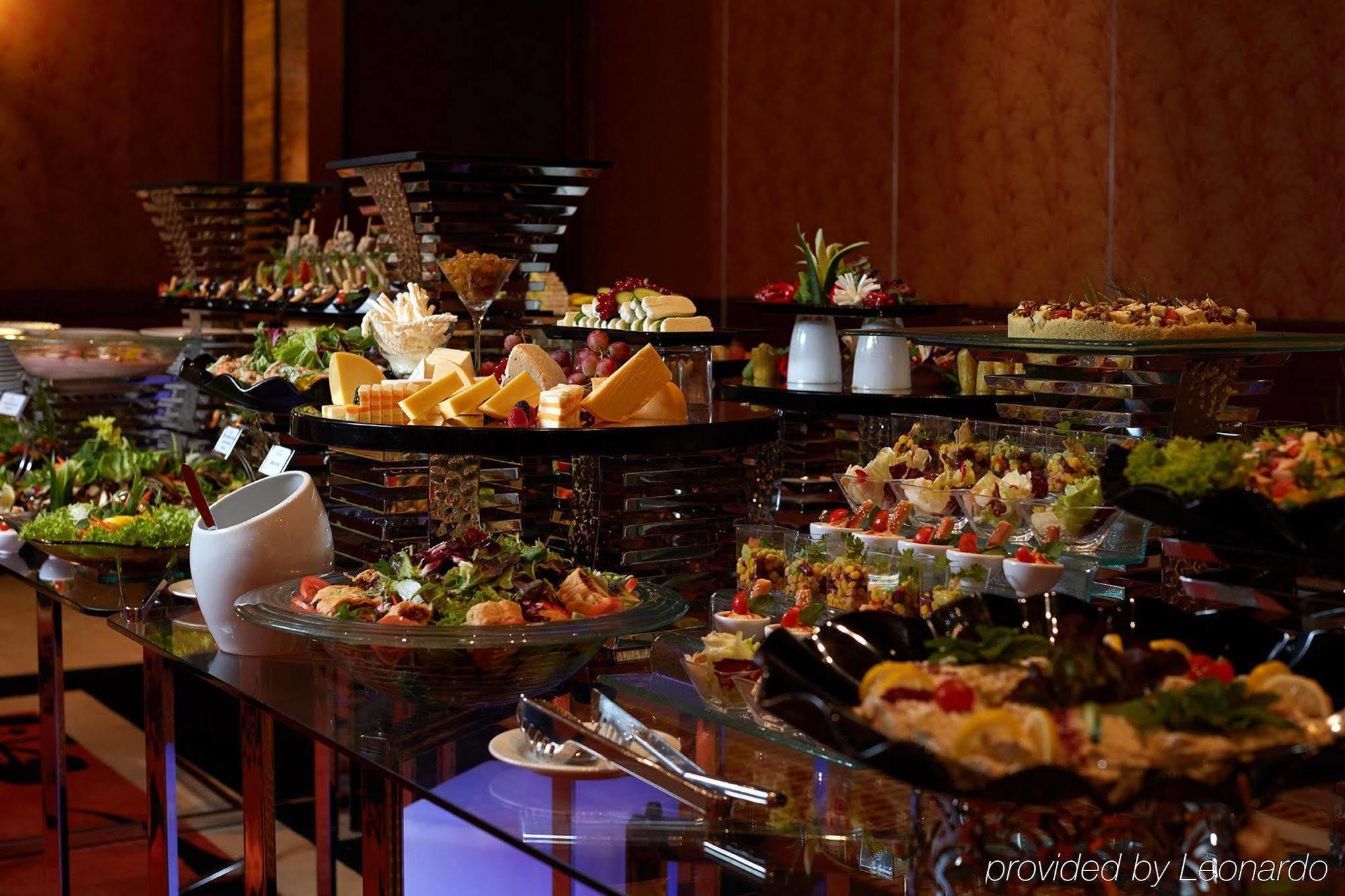 Millennium Hotel & Convention Centre Kuwait Кувейт Экстерьер фото A buffet at a hotel