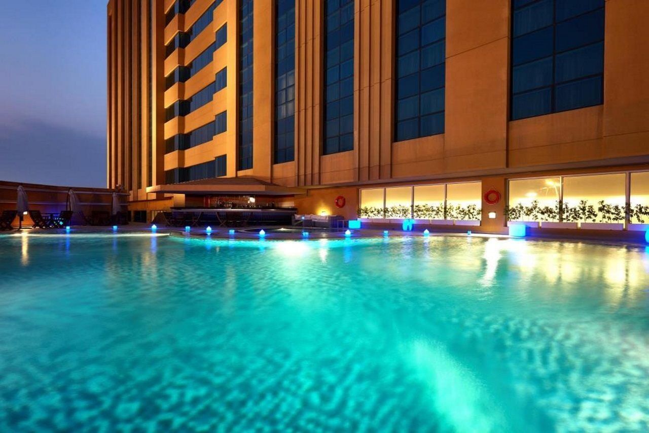 Millennium Hotel & Convention Centre Kuwait Кувейт Экстерьер фото The pool at the hotel